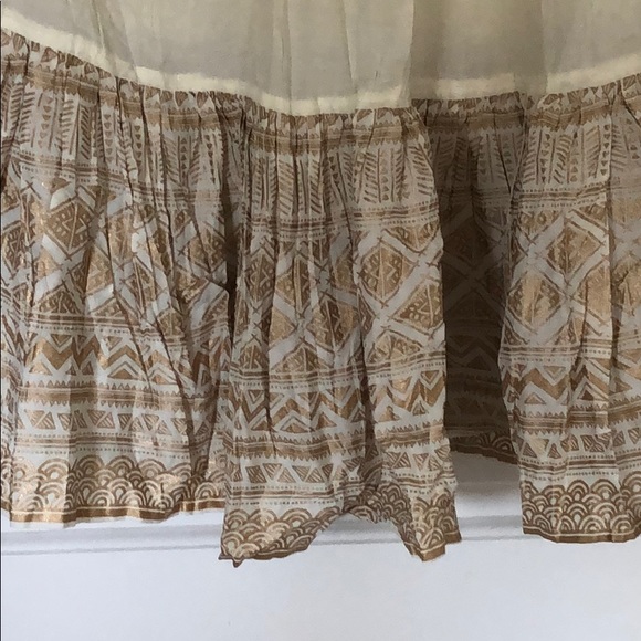 White skirt - Picture 4 of 5